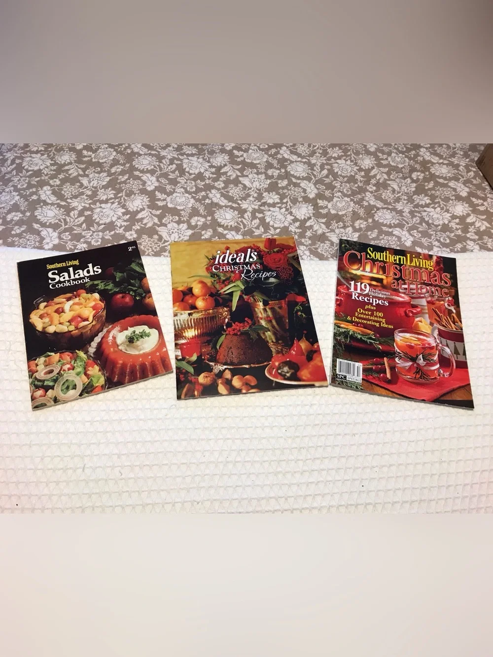 Christmas Recipes Cookbook - Holiday Recipe Collection (Red/Brown)